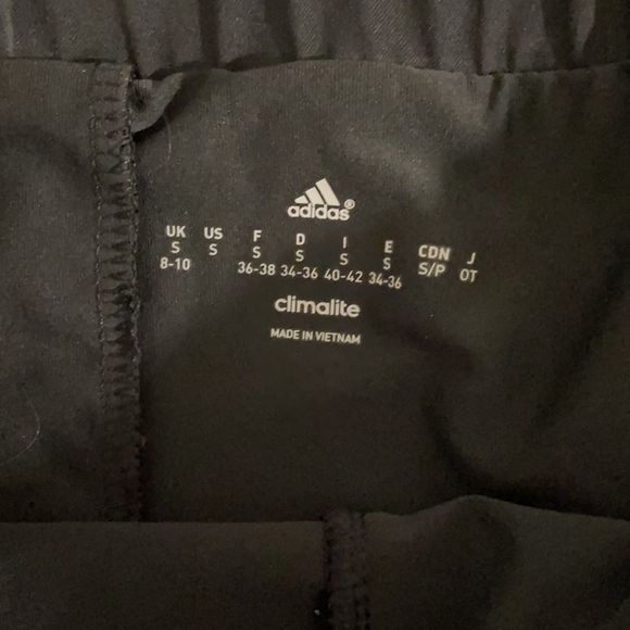 Adidas size small skirt with a built-in shorts - Picture 4 of 4